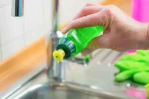 Podlewanie hortensji płynem do naczyń - fakty i mity