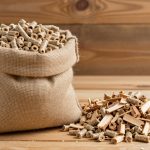 Pellet i zrębki drewniane jako paliwo opałowe